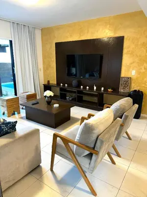 Uma televisão e/ou sistema de entretenimento em Casa em Aquiraz