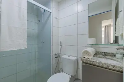 Uma casa de banho em Mirante #801 - Apê Dois Quartos por Carpediem
