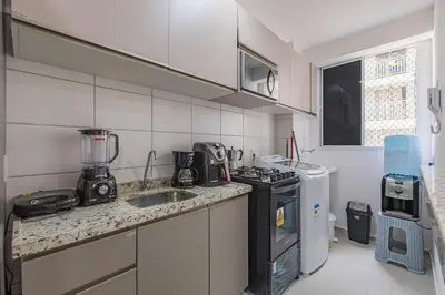 A cozinha ou kitchenette de Mirante #807 - Praia do Futuro por Carpediem