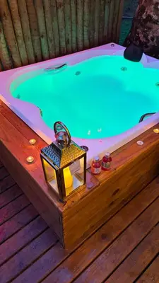 A piscina em ou perto de Cabana da arvore