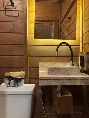 Uma casa de banho em Cabana da arvore