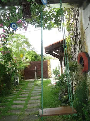 Um jardim no exterior de Lounge Taíba Casa com Vista para o mar a 3 min da Praia Pet-Friendly