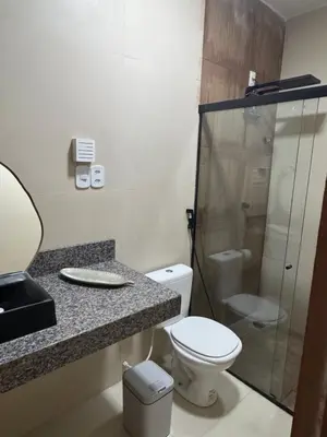 Uma casa de banho em Suites em mansão