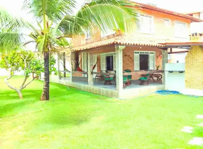 Um jardim no exterior de Wind Villa Cumbuco - Casa