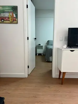 Uma televisão e/ou sistema de entretenimento em Apartamento com vista Beira-Mar