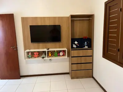 Uma televisão e/ou sistema de entretenimento em Casa em Guaramiranga com Jacuzzi privativa
