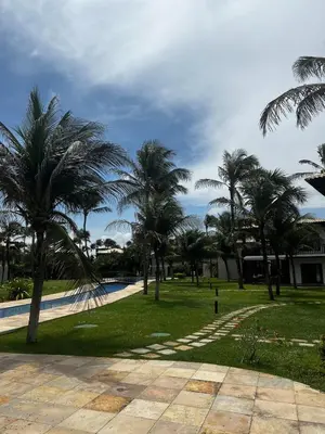 Um jardim no exterior de Bangalô Superior - Conforto em Flecheiras Aquarium
