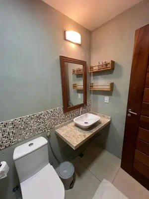 Uma casa de banho em Bangalô Superior - Conforto em Flecheiras Aquarium