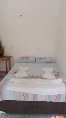 Uma cama ou camas num quarto em Econômico Suíte Standard Vila Jeri