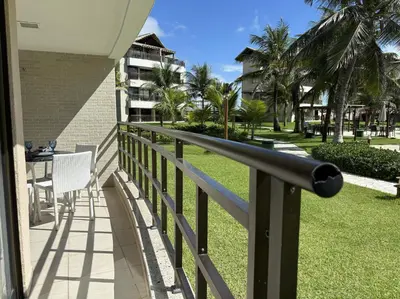 Um jardim no exterior de Apartamento Térreo no Beach Place