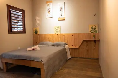Uma cama ou camas num quarto em Deck Flor d'Lis