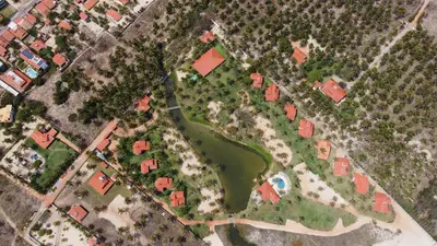 Uma vista aérea de Casa de Praia com Piscina - Guajiru - Flecheiras