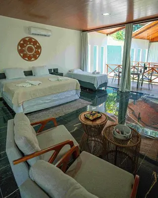 Uma cama ou camas num quarto em Azzuro Hotel