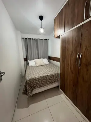 Uma cama ou camas num quarto em Apartamento a dois passos da beira mar