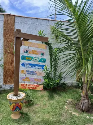 Um jardim no exterior de Cantinho do sossego