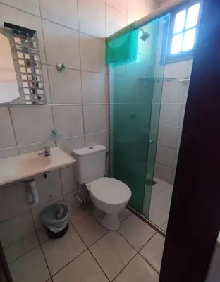 Uma casa de banho em Quarto em casa de Família