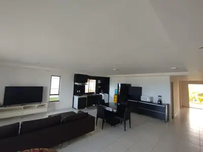 Uma televisão e/ou sistema de entretenimento em Frente mar cumbuco