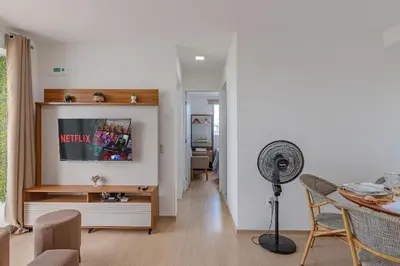 Uma televisão e/ou sistema de entretenimento em Mirante #303 2 Suítes Praia Futuro by Carpediem