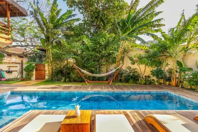 A piscina em ou perto de Deluxe Villa Luz Do Mar - Suites Privativas