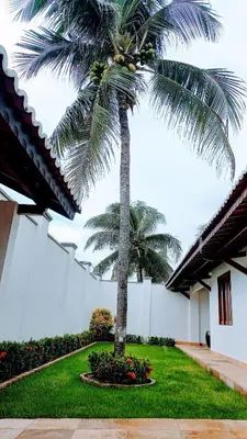 Um jardim no exterior de Casa De Praia Morro Branco Holiday Route