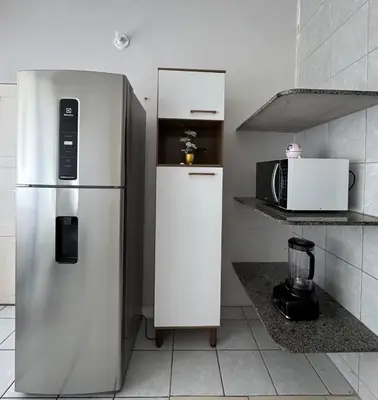 A cozinha ou kitchenette de Suite em apartamento compartilhado em Meireles, Fortaleza