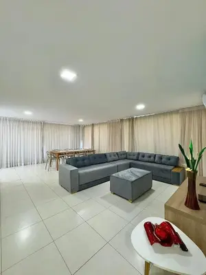 A planta de Cobertura no Golf Ville deck privativo com jacuzzi e churrasqueira