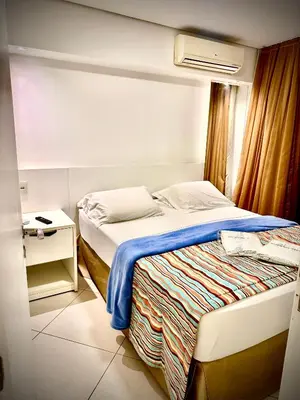 Uma cama ou camas num quarto em Ed Landscape Apt Luxo de 2 quartos Frente Mar