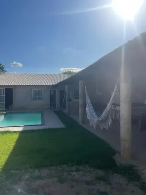 A piscina em ou perto de sitio para eventos