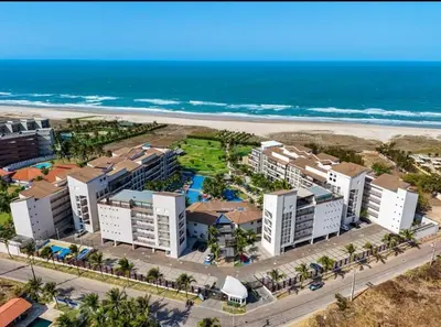 Uma vista do mar geral ou uma vista do mar a partir do apartamento