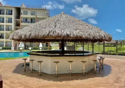 A piscina em ou perto de Raridade do Beach Park Living Pé na areia e vista mar