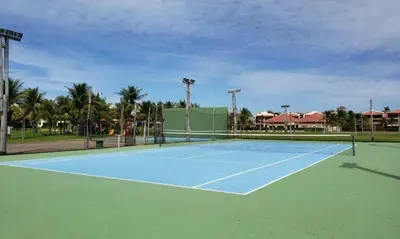 Comodidades para jogar ténis e squash em Aquaville Resort Piscinas Praia 2 ou nas proximidades