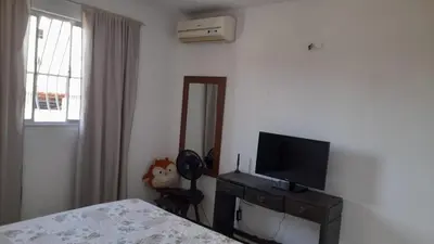 Uma televisão e/ou sistema de entretenimento em Apartamento aconchegante na Cidade 2000