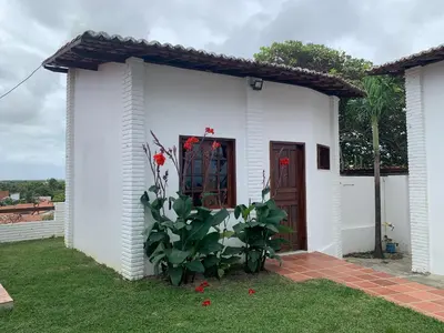 Um jardim no exterior de Chalés de Morro Branco