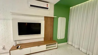 Uma televisão e/ou sistema de entretenimento em JSmart#505 Apto Novo e Confortável - SmartHouse