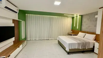 Uma cama ou camas num quarto em JSmart#505 Apto Novo e Confortável - SmartHouse