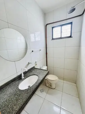 Uma casa de banho em Ap em bairro nobre com garagem e ar