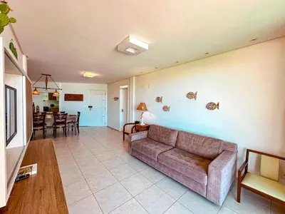 Uma televisão e/ou sistema de entretenimento em Vista Mar Deslumbrante! Apê na Areia confortável e espaçoso no Porto das Dunas, Ideal para Famílias