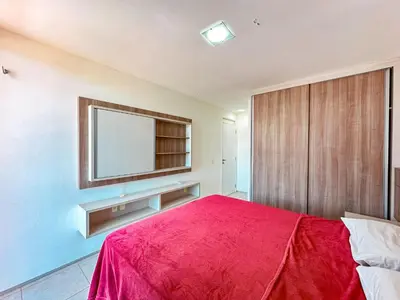 Uma cama ou camas num quarto em Porto das Dunas Apê na Areia com Banheira Relaxante e acesso direto para a praia! Ideal para Famílias, Lazer e Conforto