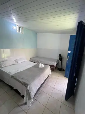 Uma cama ou camas num quarto em Pousada Bê kite cauipe