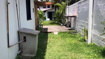 Um jardim no exterior de Pousada Bê kite cauipe