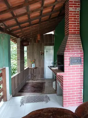 Uma televisão e/ou sistema de entretenimento em Chalé João Pequeno