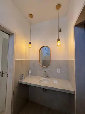 Uma casa de banho em Villa Kite House