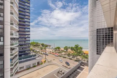 Uma vista do mar geral ou uma vista do mar a partir do apartamento