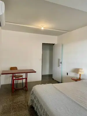 Uma cama ou camas num quarto em Quarto no bairro Meireles à 50m da Beira-Mar