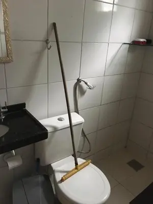 Uma casa de banho em Casa com piscina Novo Iguape