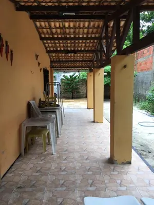 Um pátio ou outra área exterior em Casa com piscina Novo Iguape