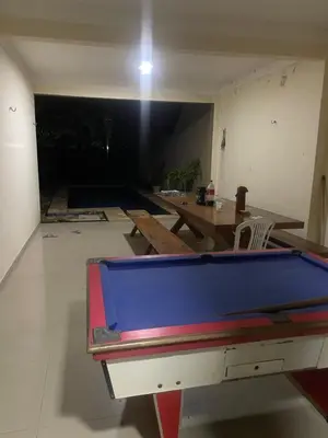 Uma mesa de bilhar em Casa na serra