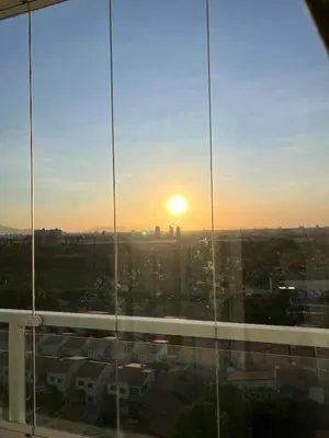 O nascer ou o pôr do sol visto a partir do apartamento