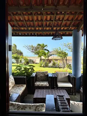 Um jardim no exterior de Splendide villa à morro branco vue sur mer