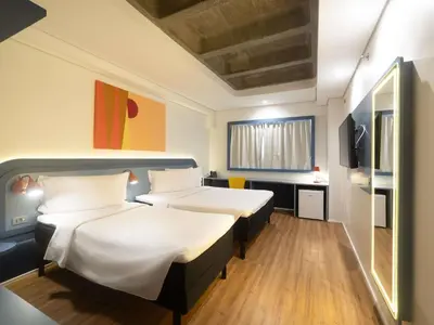 Uma cama ou camas num quarto em ibis Styles Fortaleza Shopping Giga Mall